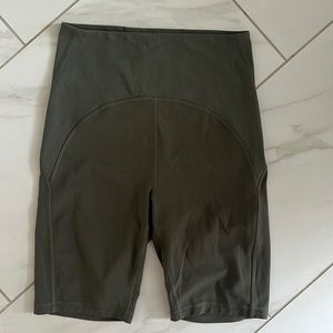 Lululemon Biker Shorts, Size 6,Olive Green